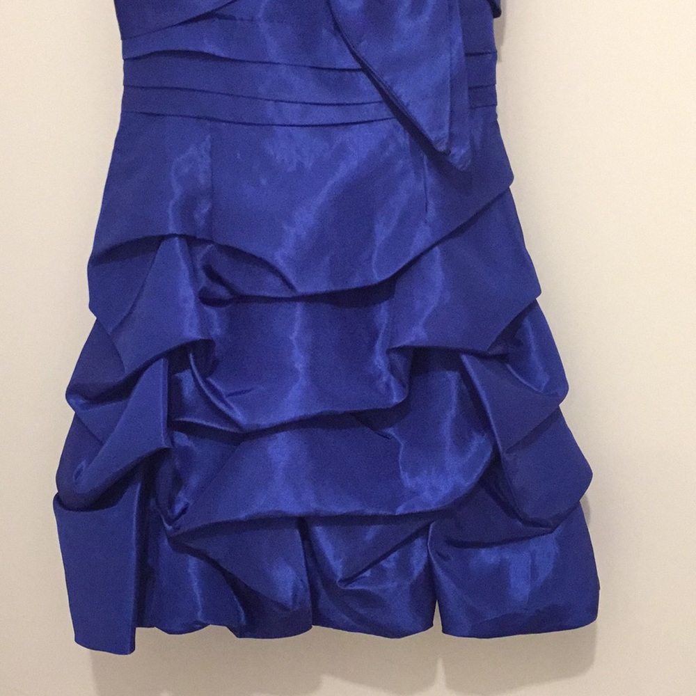 GORGEOUS FORMAL DRESS - Picture 5 of 6